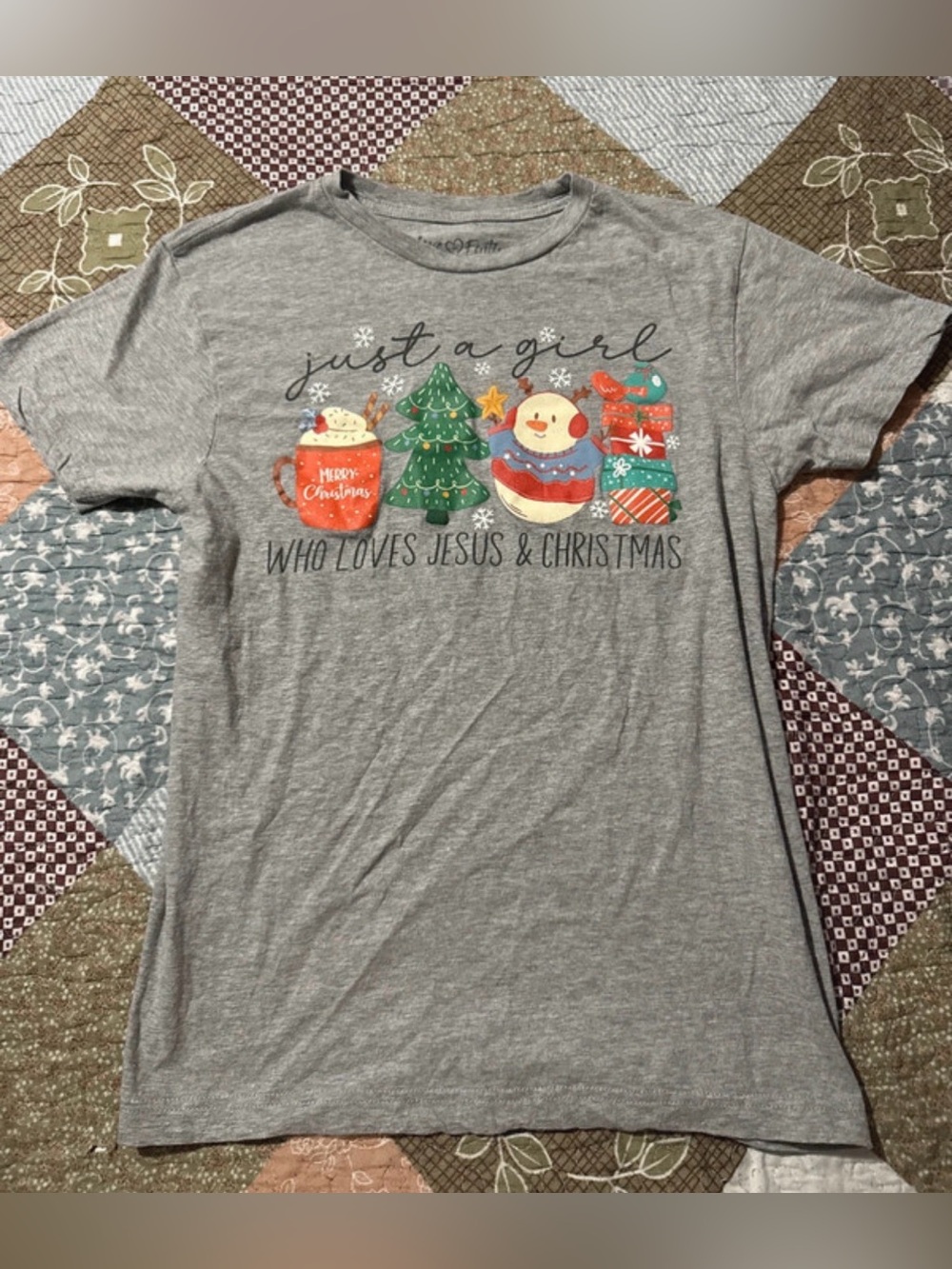 Love in faith women’s short sleeve shirt size small